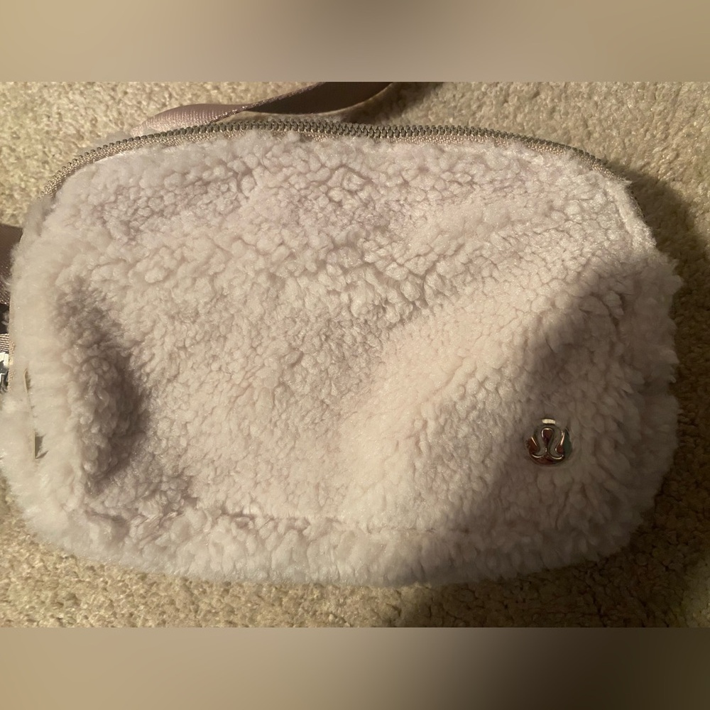 lululemon athletica everywhere belt bag fleece Sherpa